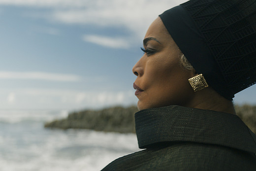 Königin von Wakanda am Meer