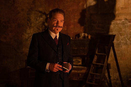 Kenneth Brannagh als Ermittler Hercule Poirot in A Haunting in Venice auf Disney+.