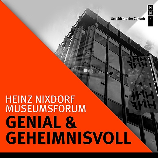 Cover vom Podcast "Genial und Geheimnisvoll", schwarz weiß Foto des Heinz Nixdorf Museums