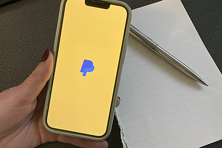 Handy mit Paypal-Startscreen