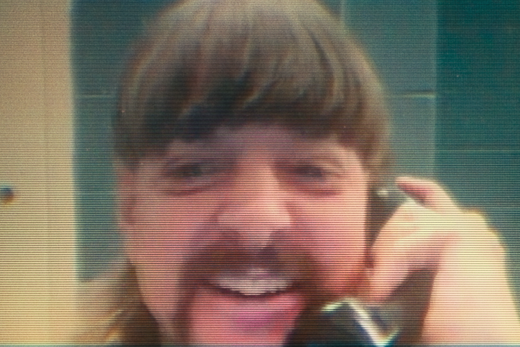 Joe Exotic telefoniert aus dem Gefängnis