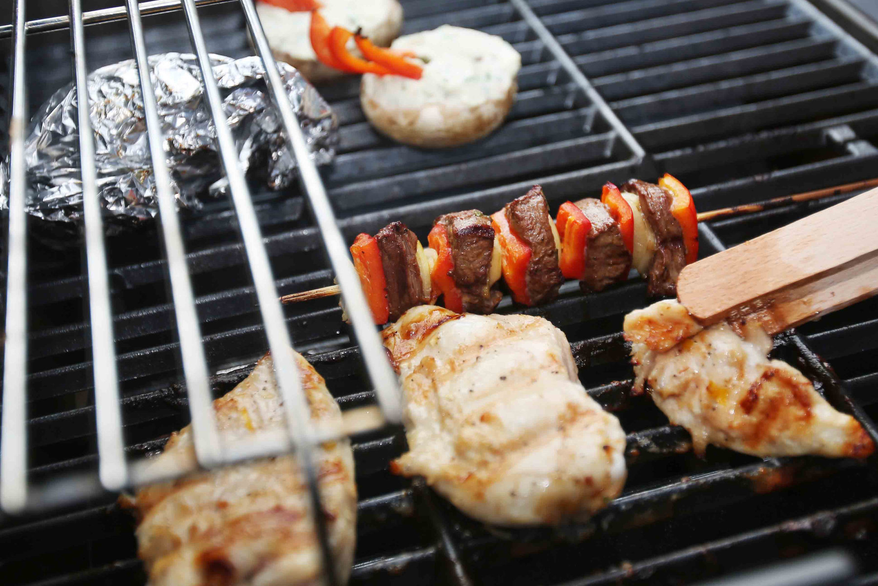 Grillen_Zange_Fleisch