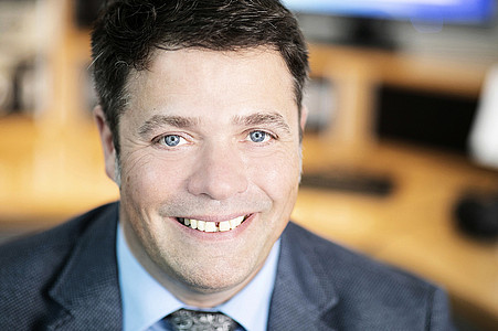 Carsten Dehne - Moderator