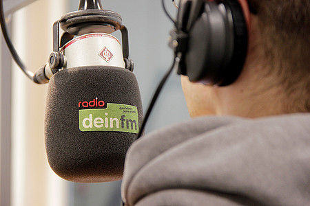deinfm Mikrofon im Studio