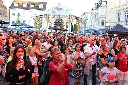 Der Neue Markt ist voller Menschen