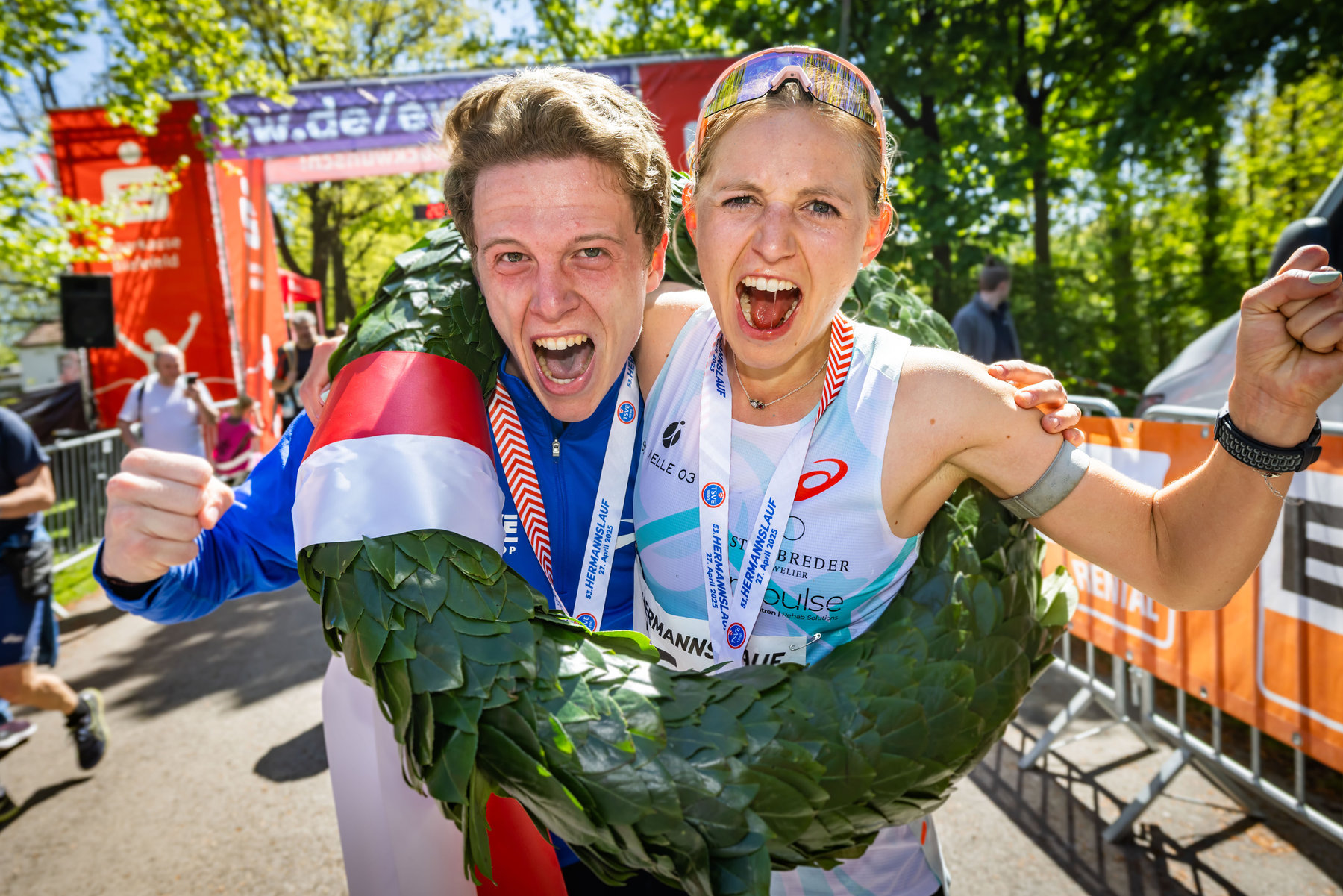 Gewinner und Gewinnerin des Hermannslauf 2025